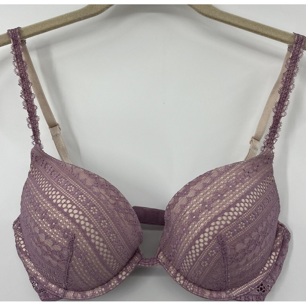 Victoria's Secret Padded Push Up Underwire Bra Size 32D Lace Overlay